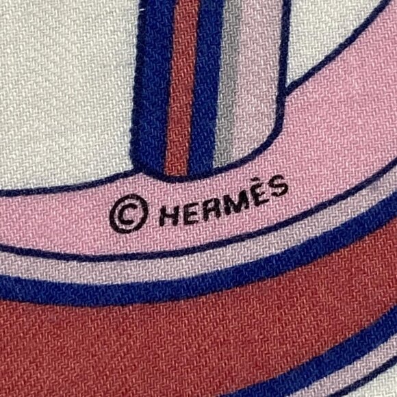 Auth HERMES Carre Geant, Carres 140 - Cream Pink Multi Cashmere Silk Scarf - Picture 4 of 7